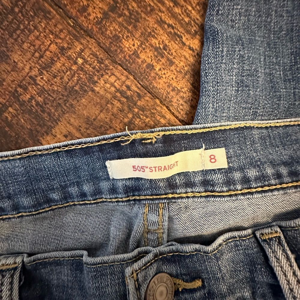 EUC- Women’s Levi’s 505 Straight Leg Jeans - Picture 3 of 3